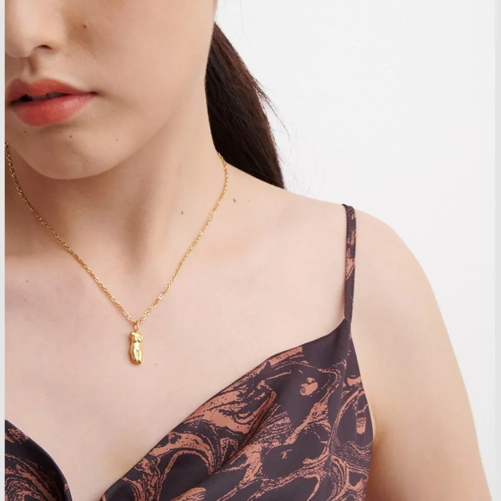 ^NEW 18K Gold Plated Female Woman Figure Pendant Necklace - Picture 2 of 7